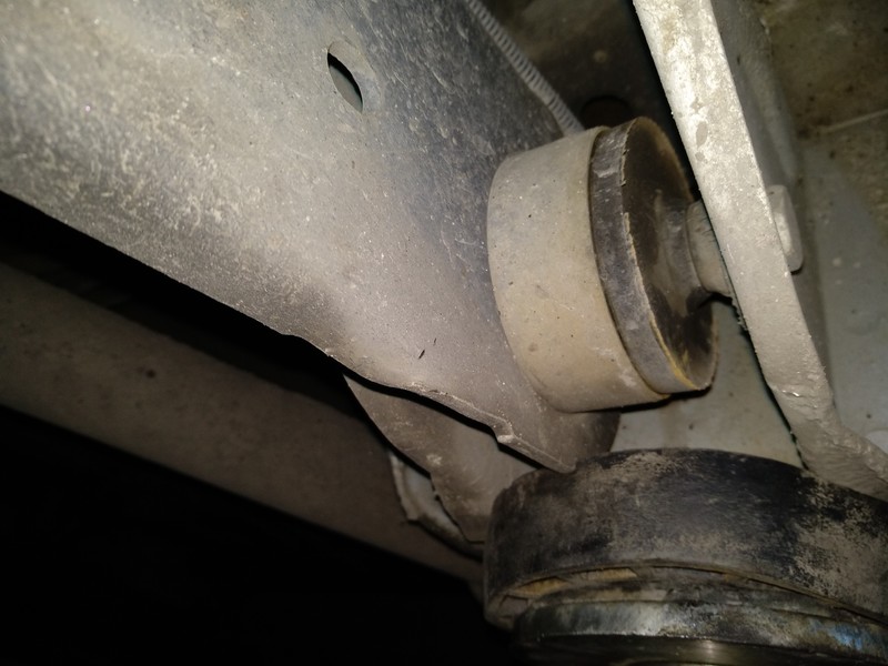 Саленблоки задней балки Opel Vivaro  2012 2.0 Дизель Запорожье