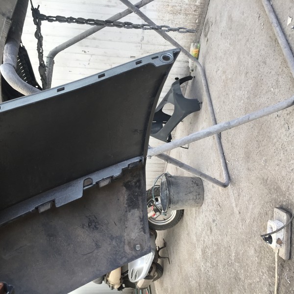 Крипления подкрилка Volkswagen Passat B6 2007 р.  2.0 л бензин Умань