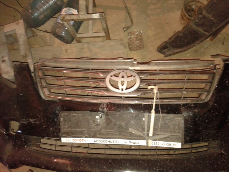 Решетка в бампер Toyota Rav 4 2012 г.  Луцк