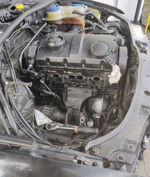 Клапанная крышка Audi A4  2004 1.9 Дизель Днепр