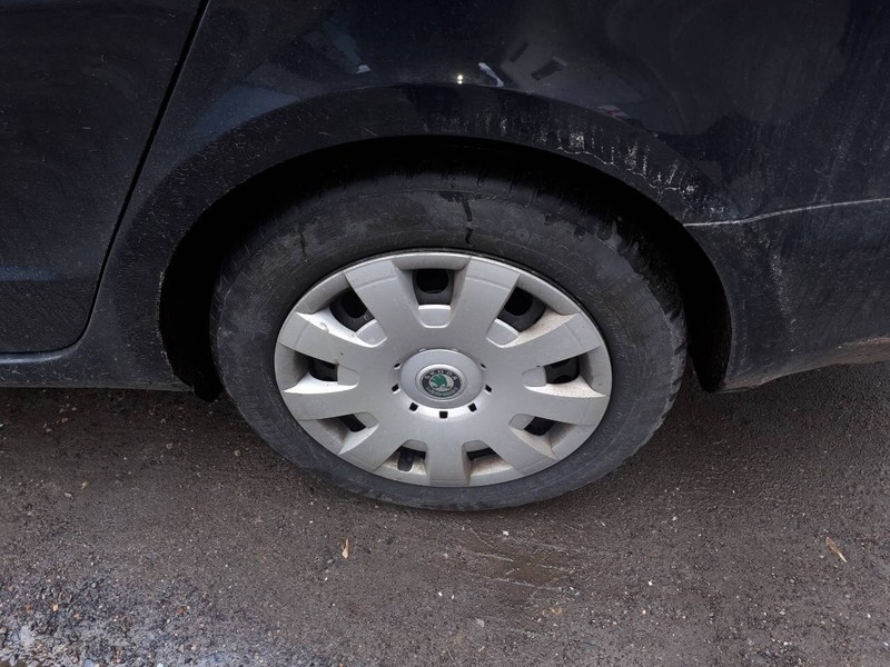 Колпак 1 шт Skoda Superb 2 универсал 2010 г.  1.6 л дизель Ровно