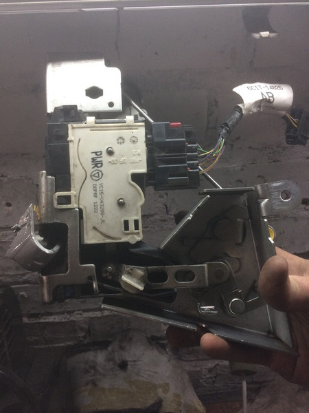Замок двери задней 1552414   Ford Transit