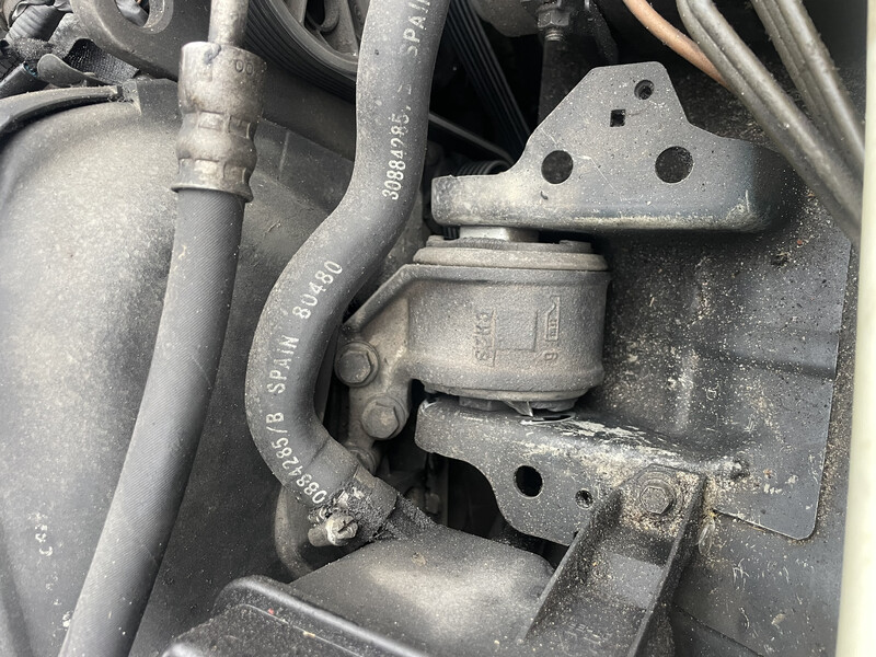 Подушка мотору права Volvo V40  2000 универсал 1.8 Бензин Ковель