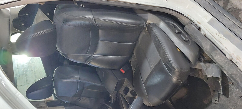 Передні сидіння Nissan Rogue SL 2015 2.5 Бензин 