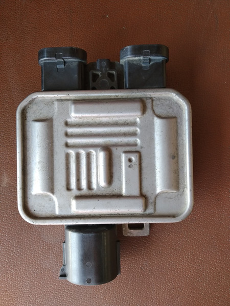 Реле управления вентиляторами Ford Transit  2010 2.2 Дизель 