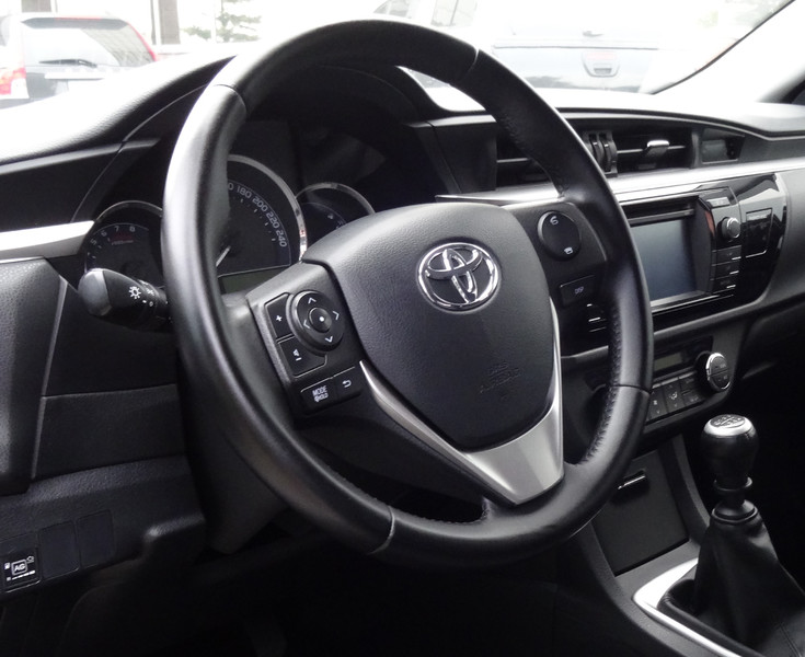 Руль Toyota Corolla 2015 г.  1.6 л бензин Киев