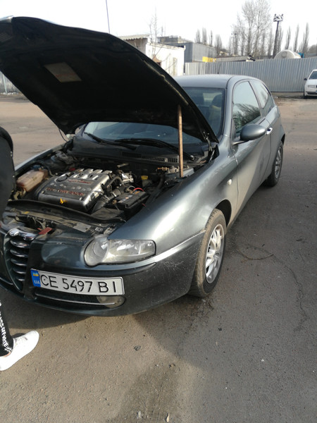 Бампер передний Alfa Romeo 147 купе 2002 г.  1.6 л бензин Киев