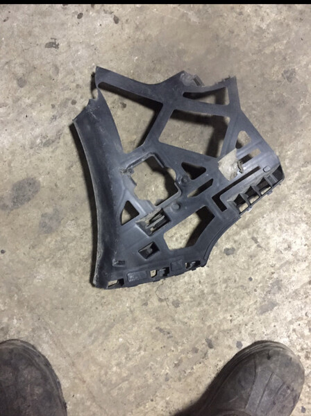 Кронштейн крепления бампера правая Volkswagen Golf Plus  2010 хетчбек 1.6 Дизель 