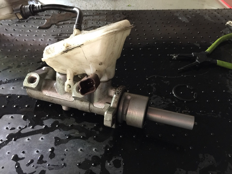 Главный тормозной цилиндр Peugeot 307  2003 универсал 2.0 Дизель Харьков