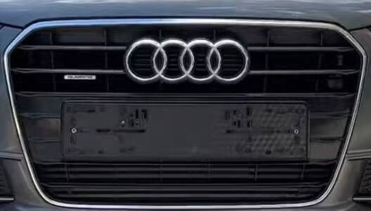 Передняя решетка Audi A4 B8 2014 г.  2.0 л бензин Ровно