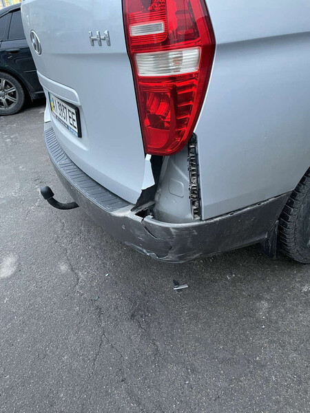 Бампер задній Hyundai H1  2009 2.5 Дизель 