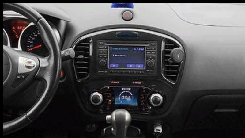 Автомагнитола и камера Nissan Juke  2012 1.6 Бензин 