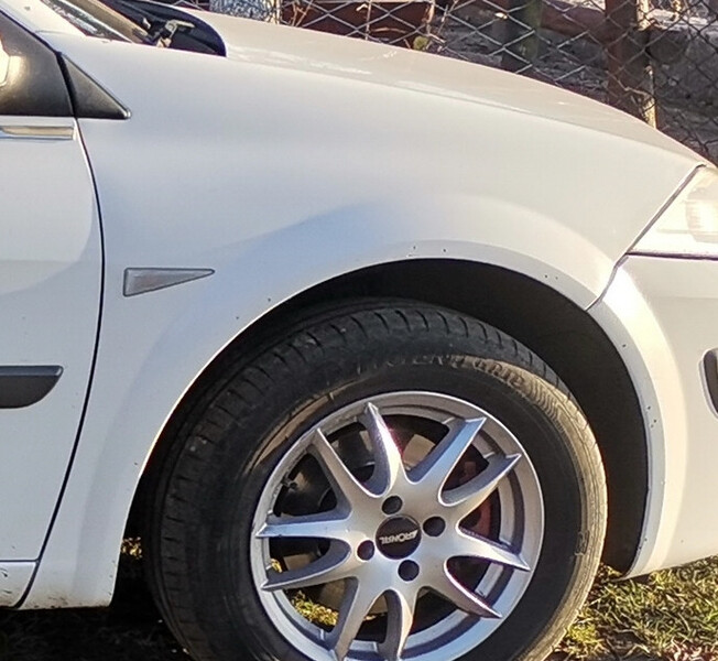 Крыло переднее правое Renault Megane  2008 универсал 1.9 Дизель Киверцы