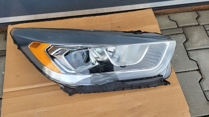 Галогенная фара правая Ford Escape  2018 2.0 Бензин Одесса