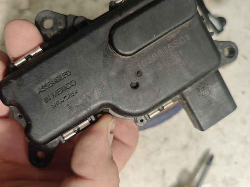 Сервопривід впускного колектора Chevrolet Cruze 1.8 бензин 103кв 2015 Белая Церковь