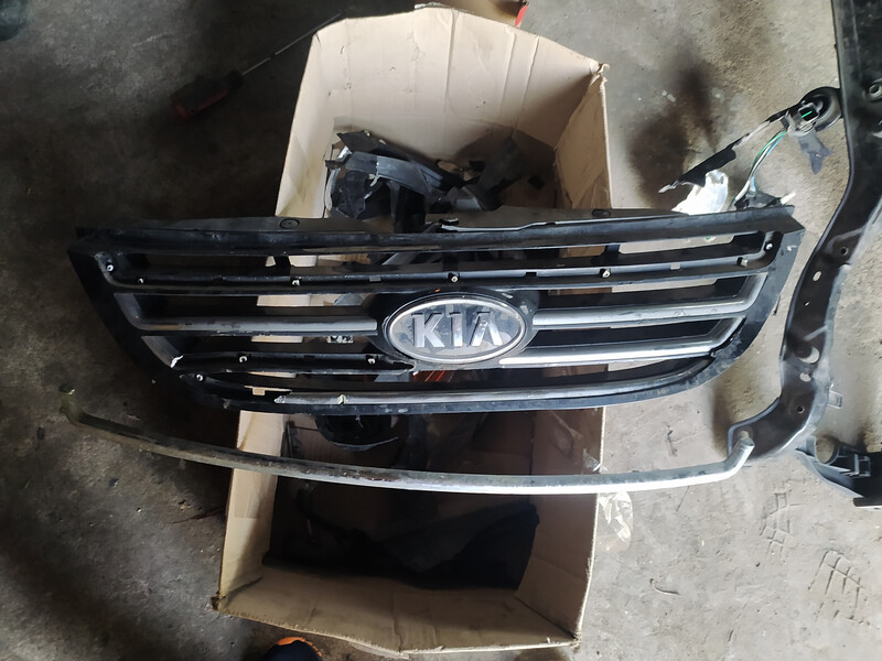 Решетка радиатора Kia Cerato 2007 г.  1.6 л бензин Черноморск
