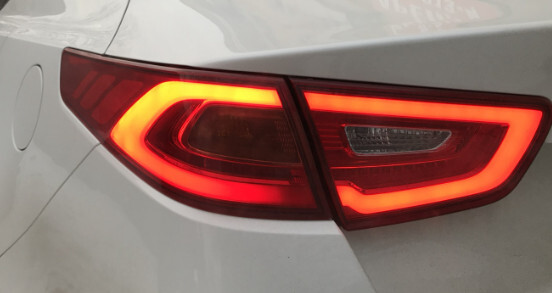 Гумка уплотнительная левая и правая Kia Optima  2015 2.4 Гибрид Киев