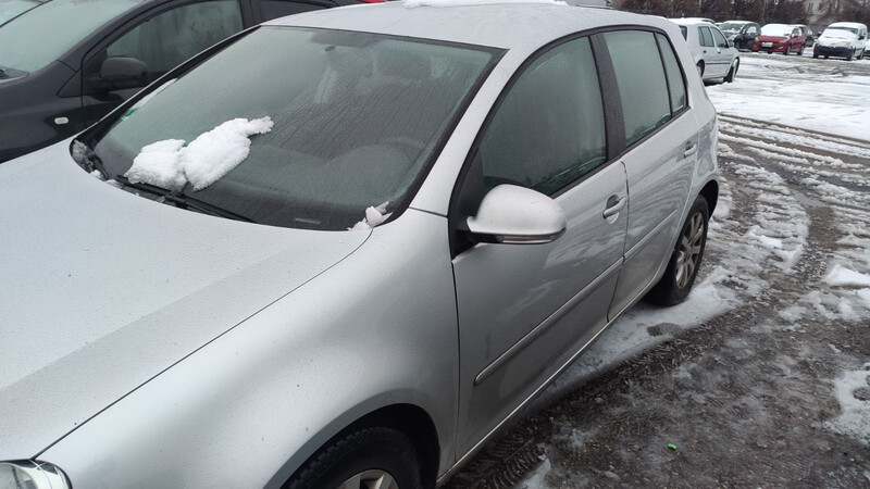 Панель передніх дверей ліва 1K4831105G   Volkswagen Golf