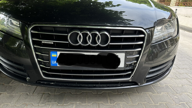 Решетка радиатора Audi A6  2011 3.0 Дизель Луцк