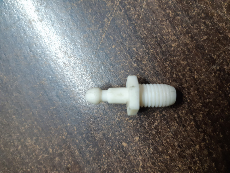 Клипса Chevrolet Aveo T200  2004 хетчбек 1.5 Бензин 