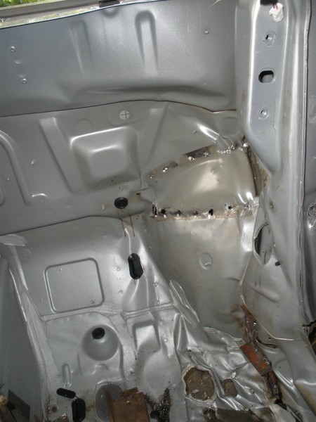 Переднее правое крыло на рено логан 2013 года Renault Logan 2 2013 г.  1.2 л бензин Кременчуг