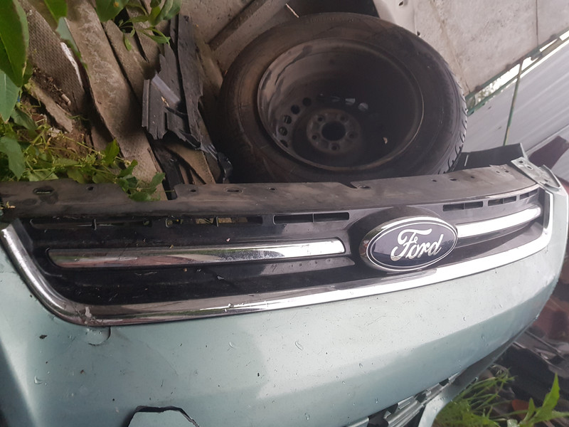 Решетка радиатора верхняя Ford Escape SEL 2013 г.  2.0 л бензин Черкассы