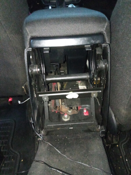 Задня кришка підлокітника Volkswagen Passat B5  1997 1.6 Бензин Ивано-Франковск