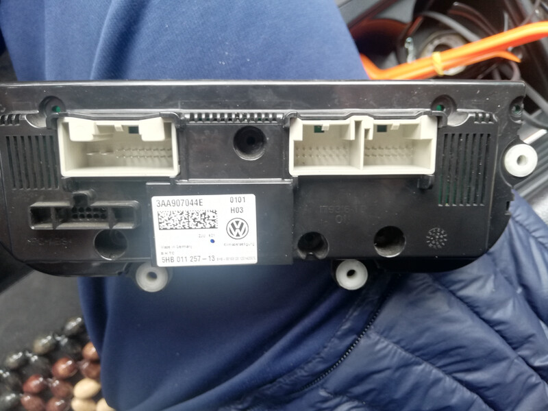 Блок управления климат-контролем 3АА907044Е   Volkswagen Passat