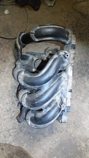 Впускний колектоп Ford Fiesta MK6  2006 хетчбек 14.0 Бензин 