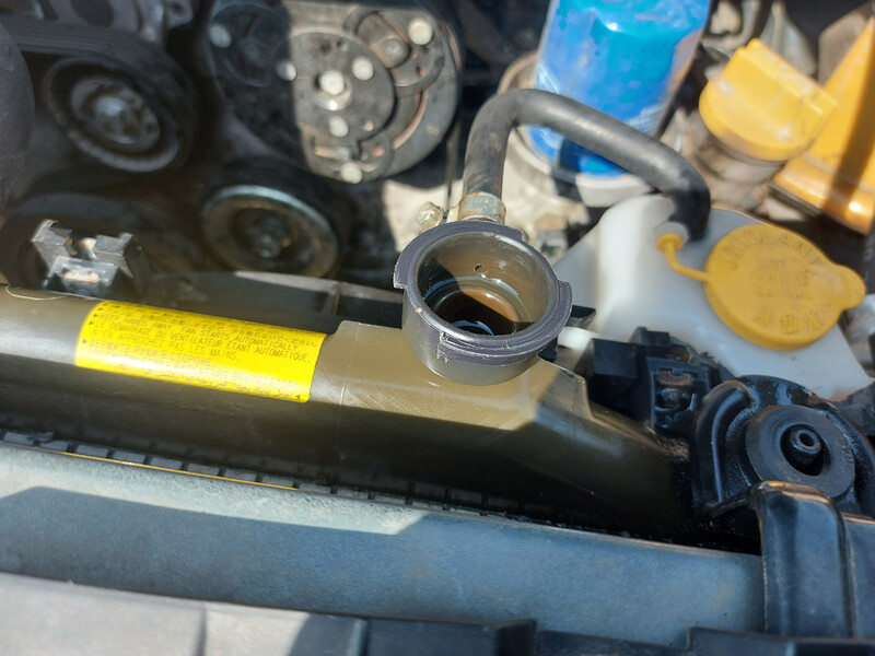 Горловина радиатора - черная часть Subaru Forester SJ  2015 універсал 2.5 Бензин 