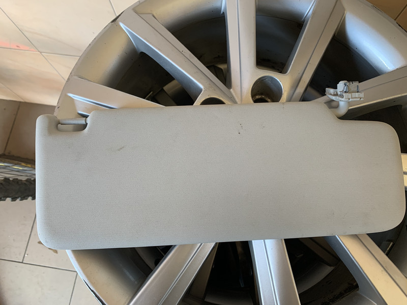 Солнцезащитный козырек левый Skoda Octavia A7  2013 2.0 Дизель Ровно