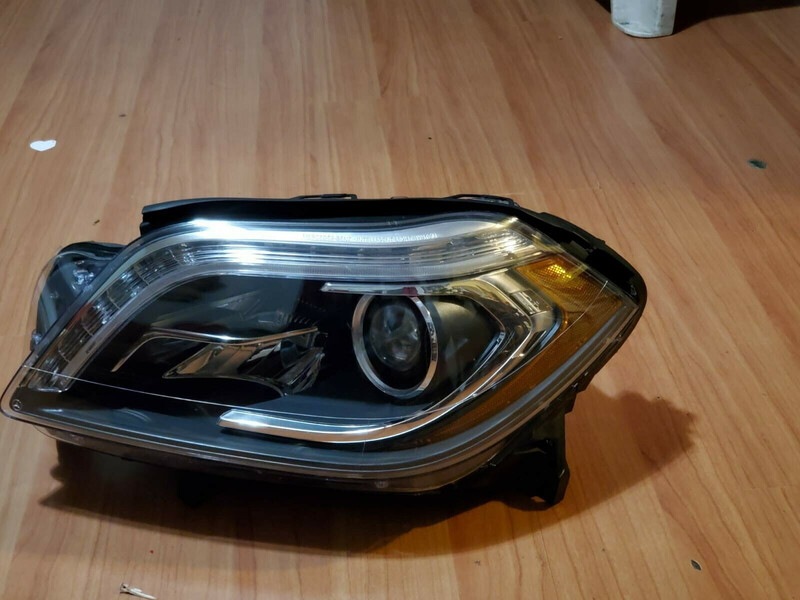 Фари передні A 166 820 57 61   Mercedes GL-Class