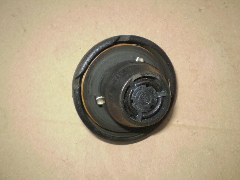 Крышка горловины топливного бака Volkswagen Sharan  2000 1.9 Дизель 