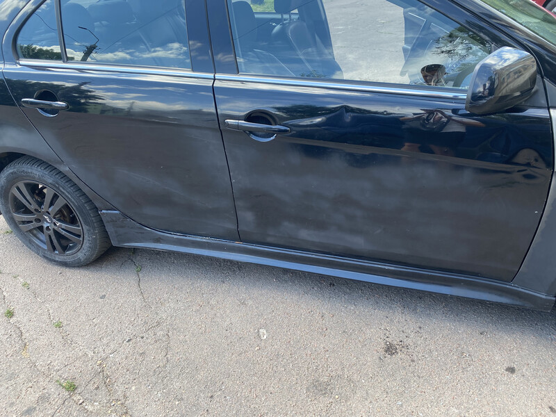 Две двери правые Mitsubishi Lancer X  2008 хэтчбек 1.8 Бензин Житомир
