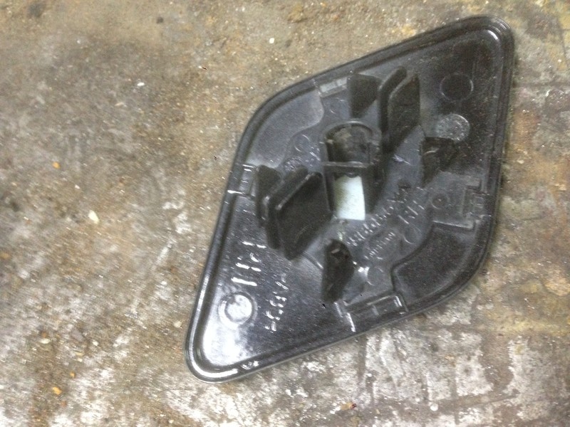 Крепление крышки омывателя фар Nissan Pathfinder R51  2011 2.5 Дизель 