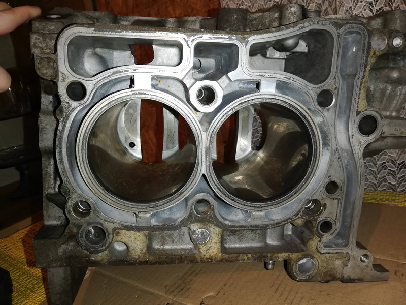 Блок двигателя голый 11010AB071   Subaru Forester