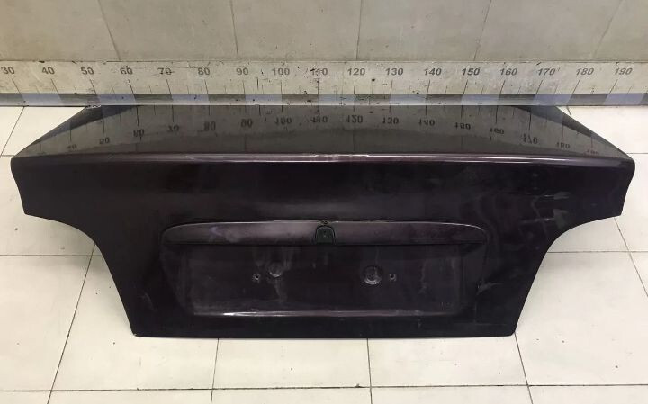 Крышка багажника, правый задний фонарь Toyota Avensis  1997 1.8 Бензин Киев