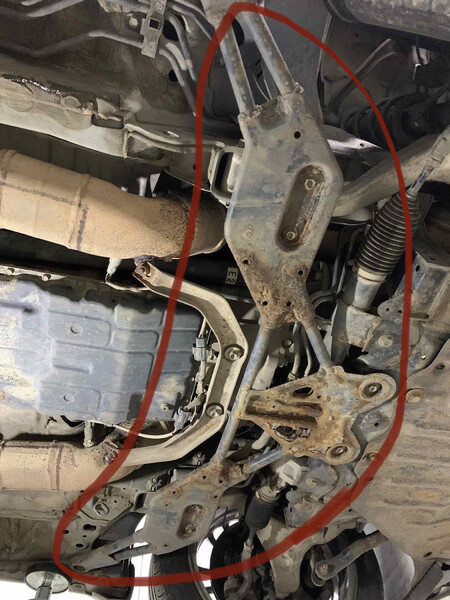 Подрамник Infiniti G 2010 г.  3.7 л бензин Днепр