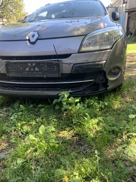Передний бампер Renault Megane 3 универсал 2011 г.  1.5 л бензин Луцк