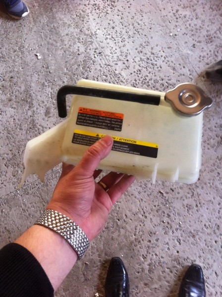 Бачок радиатора 217103NF0A   Nissan Leaf