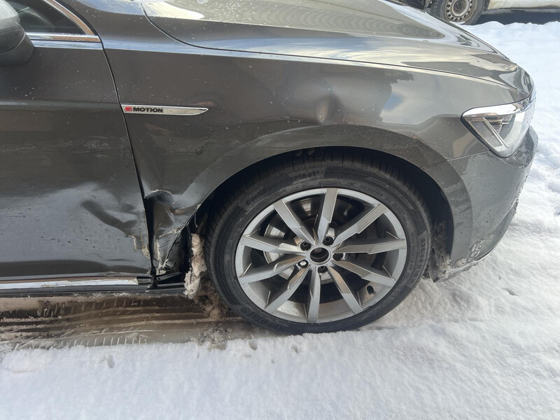 Крыло переднее 561821022A   Volkswagen Passat