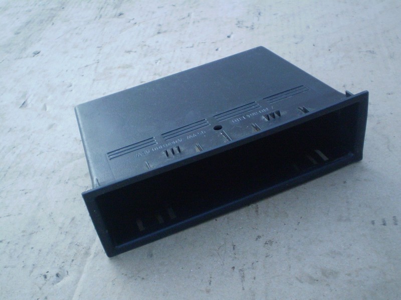 Бардачок 7M0 864 131 D   Volkswagen Sharan