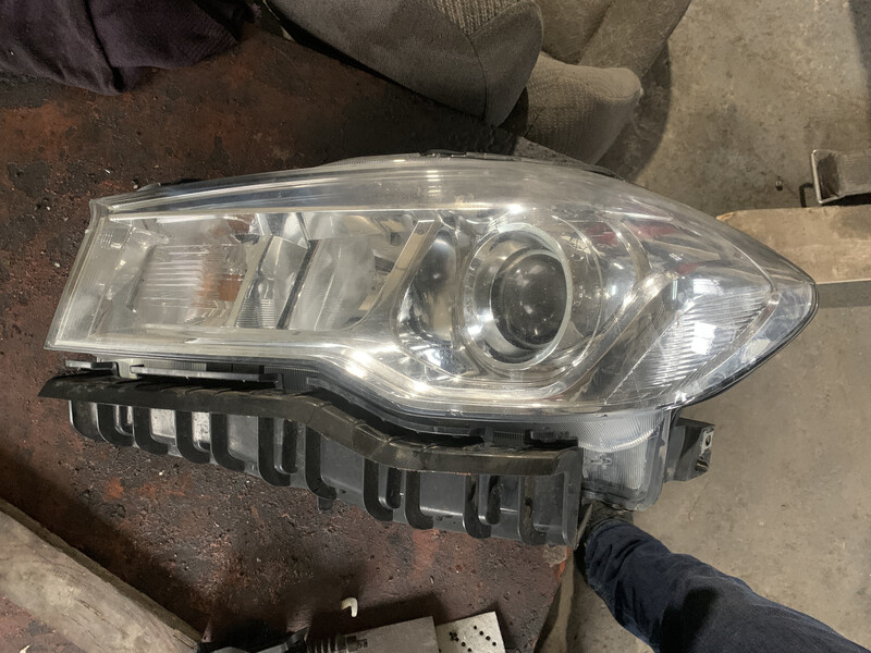 Передня фара Suzuki SX4  2019 хетчбек 1.6 Бензин 