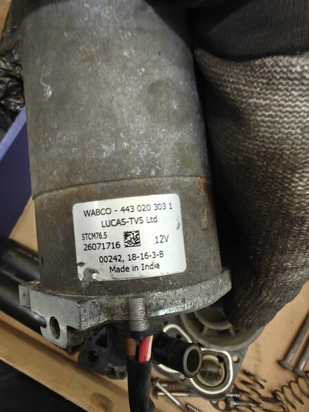 Комарессор пневмоподвески Tesla Model X  2017 універсал  Электро Київ