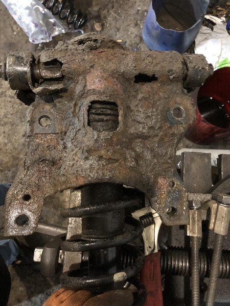 Крепление заднего амортизатора Hyundai Sonata 4  2002 2.0 Бензин 