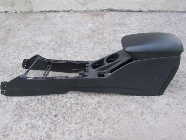 Подлокотник Kia Cee`d хэтчбек 2007 г.  1.4 л бензин Киев
