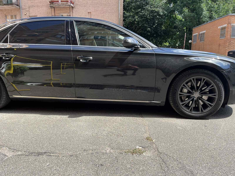 Хромированная накладка на правый порог Audi A8 D4  2012 Львів