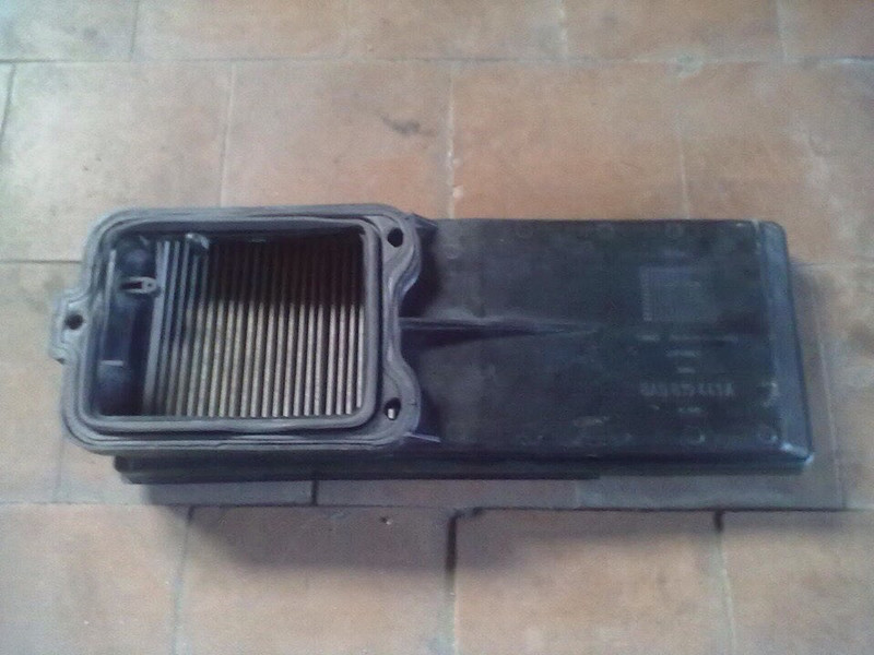 Корпус салонного фильтра Audi 80 B3  1990 1.8 Бензин Одесса