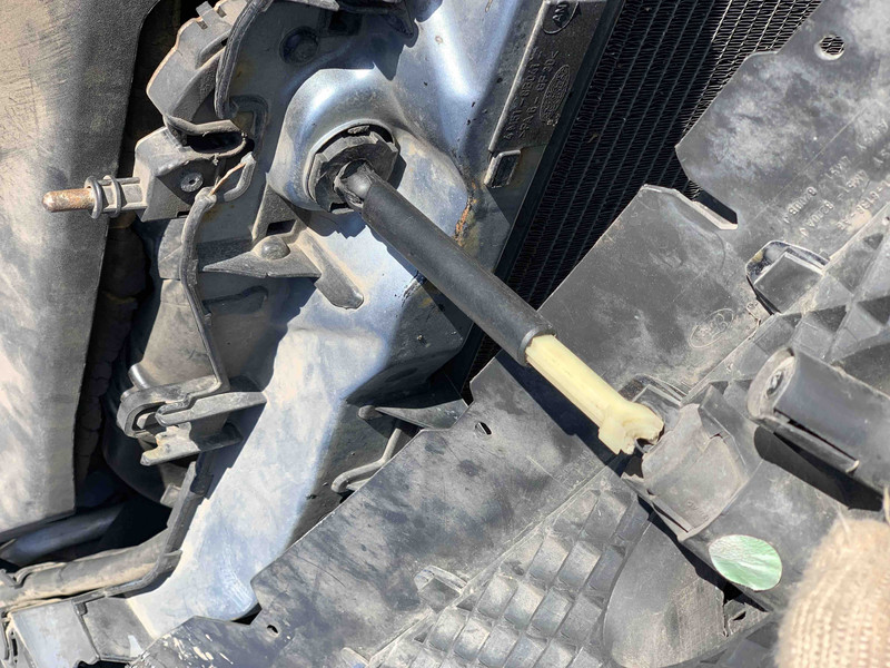 Замок капота Ford Focus 2 2005 г.  1.8 л бензин Ровно