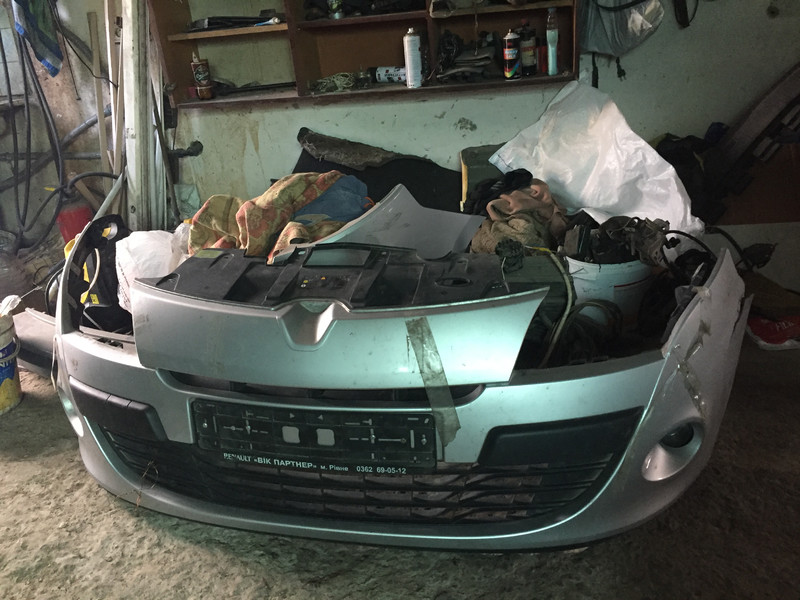 Бампер передній голий Renault Megane 3 універсал 2010 р.  1.5 л дизель Рівне